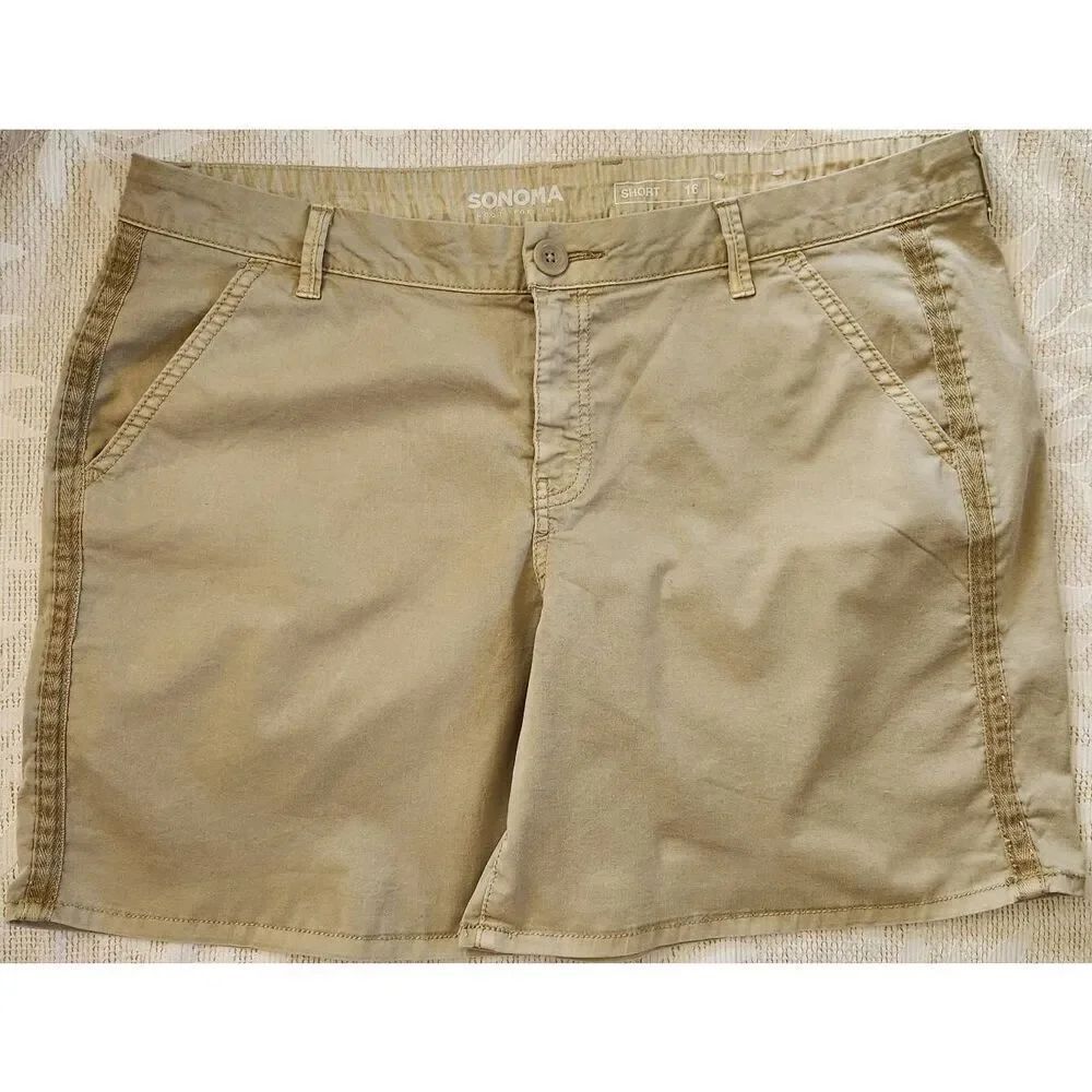 W17  Sonoma women's khaki shorts with light tan trim